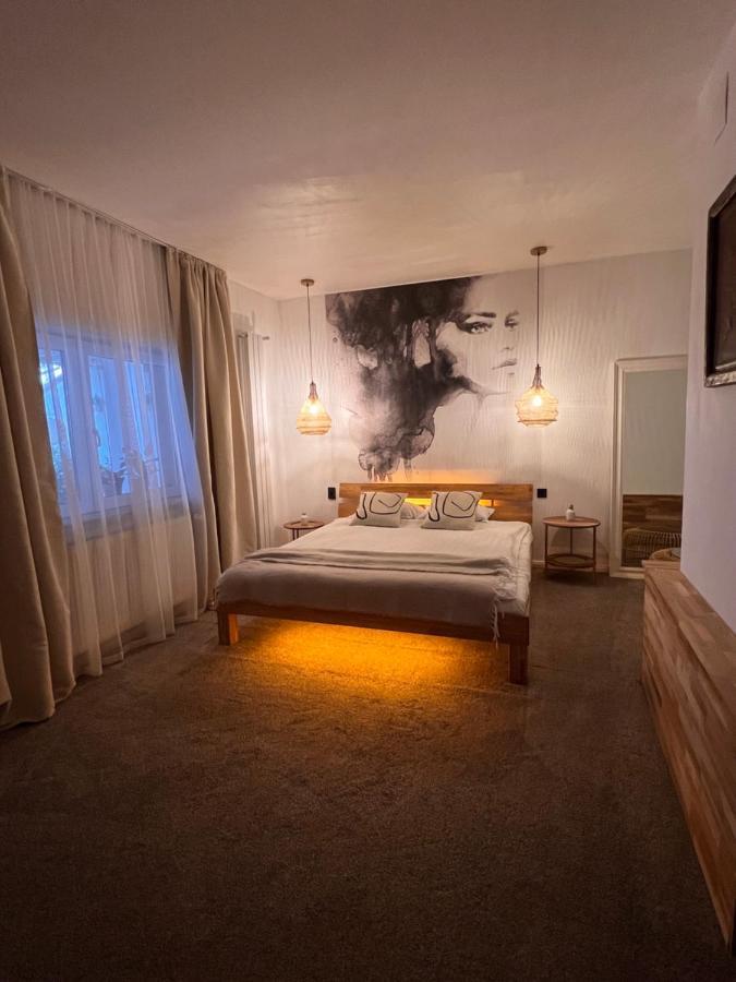 Shard Boutique Hotel-Adult Only Брашов Экстерьер фото