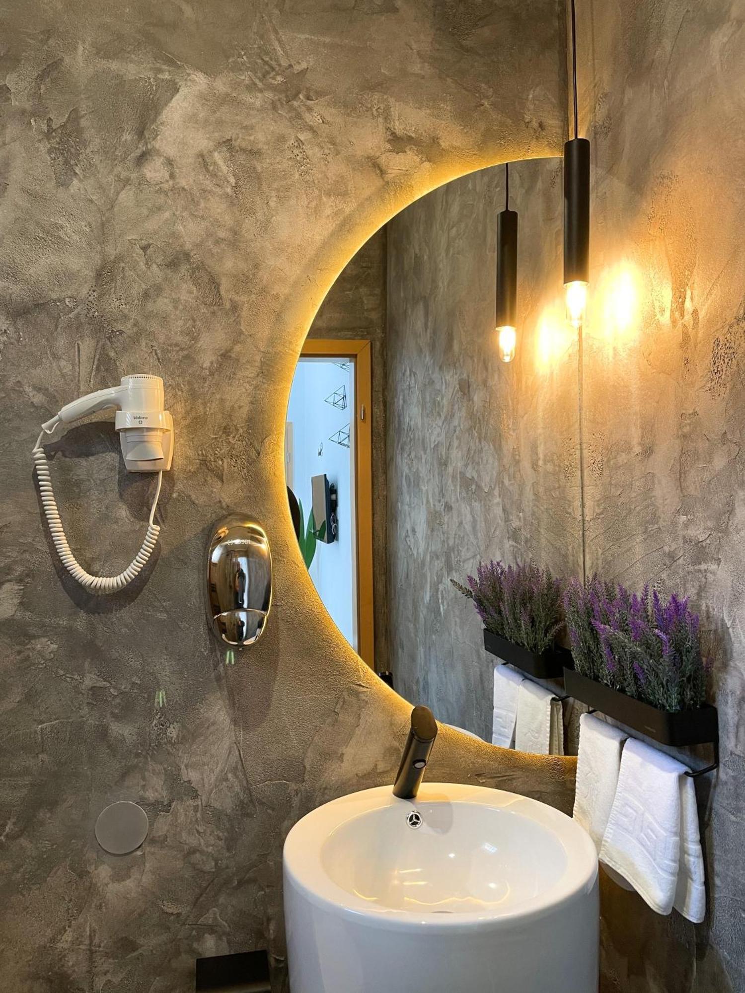 Shard Boutique Hotel-Adult Only Брашов Экстерьер фото